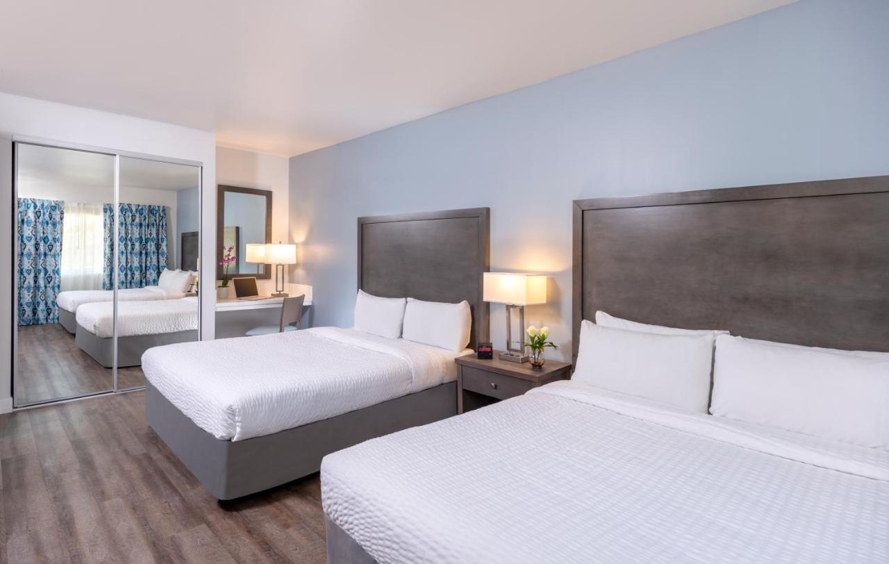 Beachfront Inn And Suites At ดานาพอยท์ ภายนอก รูปภาพ
