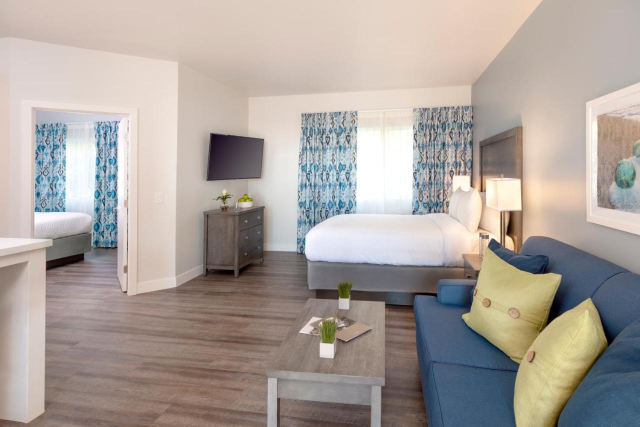 Beachfront Inn And Suites At ดานาพอยท์ ภายนอก รูปภาพ