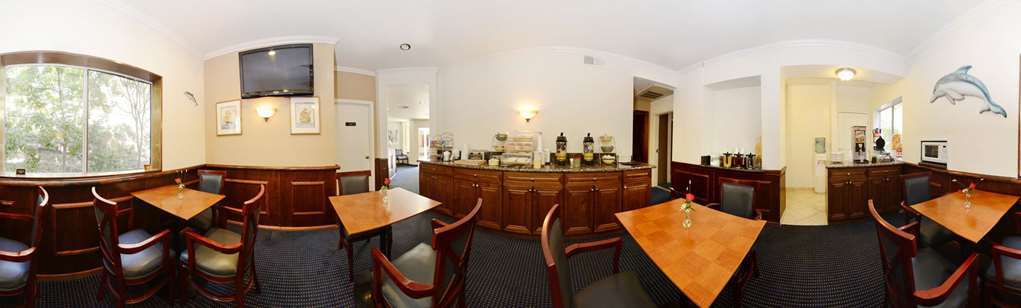 Beachfront Inn And Suites At ดานาพอยท์ ร้านอาหาร รูปภาพ